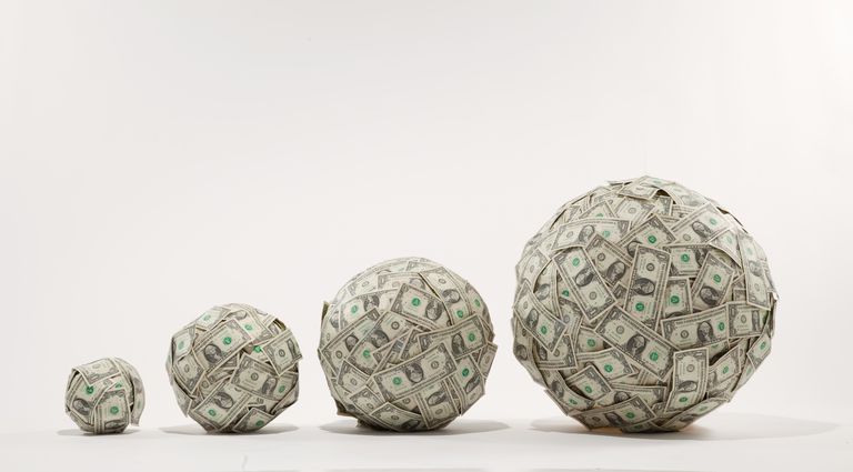 Four Money balls showing dividend effect